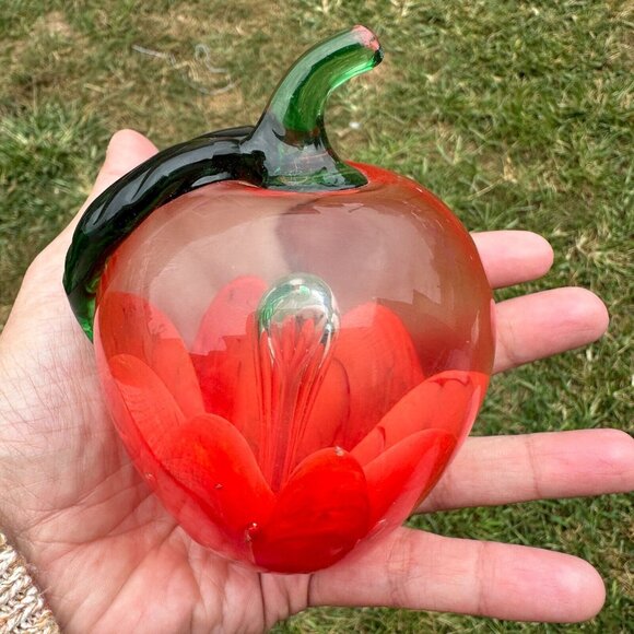 Maude & Bob St Clair Art Glass Paperweight Apple 1980 - Picture 5 of 9